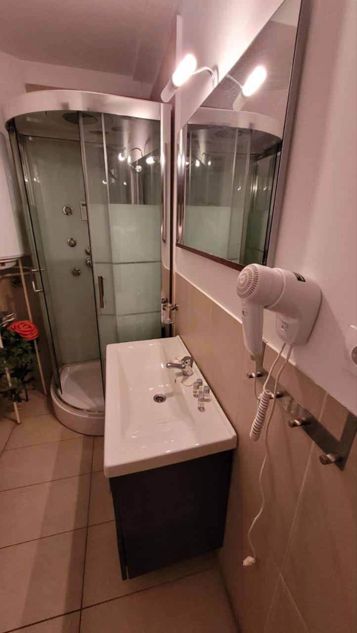 Anastasia Balcescu Apart 4 Self Check In Code From 2Pm Kitchen And Bedroom Βουκουρέστι Εξωτερικό φωτογραφία